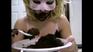 Masked Blonde Eating Her Own Shit - Masked Milf